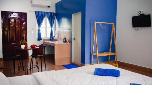 Kampot House | Cozy Lea's Guesthouse with Restaurant & Breakfast Included