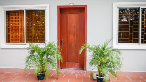 Kampot House | Cozy Lea's Guesthouse with Restaurant & Breakfast Included
