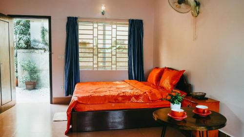 Kampot House | Cozy Lea's Guesthouse with Restaurant & Breakfast Included