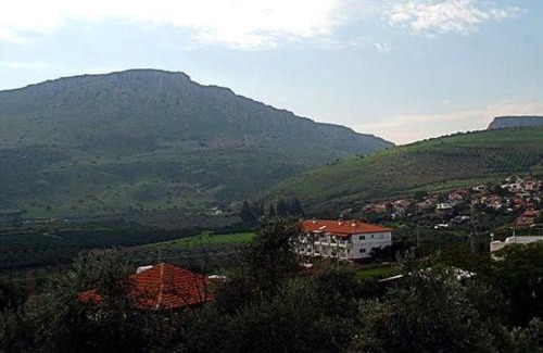 Migdal House | Relax at Lea's - Spirit of the Galilee with Oceanfront Views