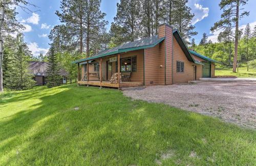 Lead House | Cozy Family Cabin with Hot Tub Near Deadwood - 9.4 Rated