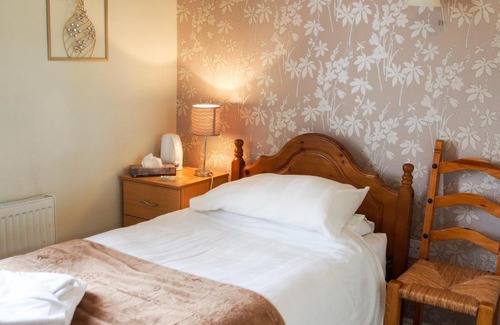Olton Bed & Breakfast | Welcoming Leaded Light Guest House - Wheelchair Accessible Stay