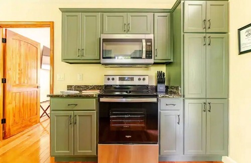 Marshall Cabin | Inviting Crows Nest Retreat Near Asheville with Spa Amenities