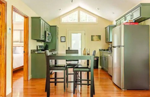Marshall Cabin | Inviting Crows Nest Retreat Near Asheville with Spa Amenities