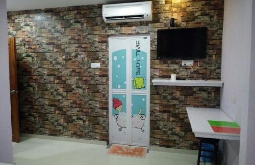Taman Intan House | Cozy Leaf Guest House: Family-Friendly with Breakfast Included