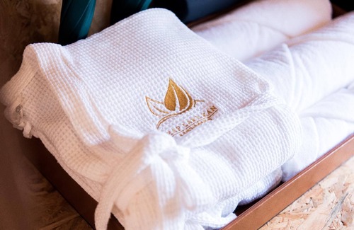 Tha Kradan Hotel | Discover Leaf Lake Kan Resort: Family-Friendly Retreat