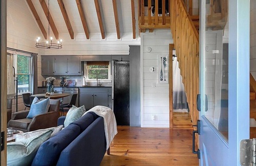 Hidden Lake Cabin | Leaf & Log Serene Cabin: Spa, Hot Tub & Firepit Retreat