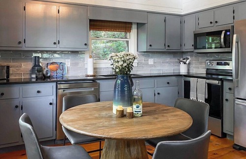 Hidden Lake Cabin | Leaf & Log Serene Cabin: Spa, Hot Tub & Firepit Retreat