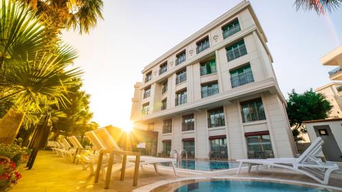 Liman Mahallesi Hotel | Relax at Leaf Port Hotel with Oceanfront Pool Access