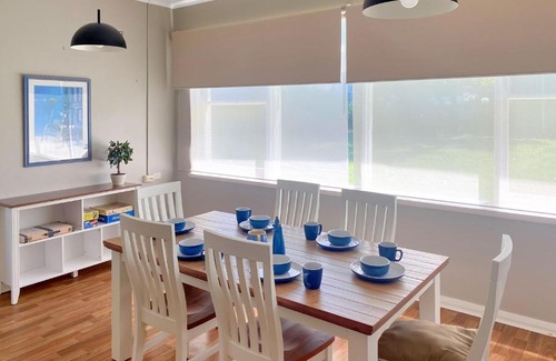 East Tamworth House | Tranquil Leafy Lodge: Secluded Retreat for Families & Pets