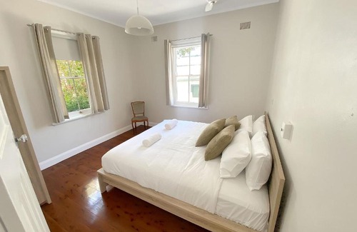 East Tamworth House | Tranquil Leafy Lodge: Secluded Retreat for Families & Pets