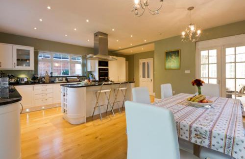 Northwood Bed & Breakfast | Elegant Leafy Suburban Bed and Breakfast - Guest Rated 8.8