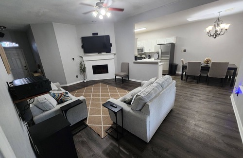 League City House | Relaxing League City Home with Jogging Path & Pet-Friendly Amenities