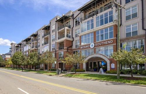 Charlotte Apartment | Cozy League Flats South End with Pool and Ocean Views
