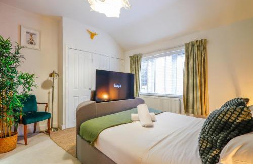 Barry Apartment | Exceptional Leah Suite by Koya Homes with Sea View