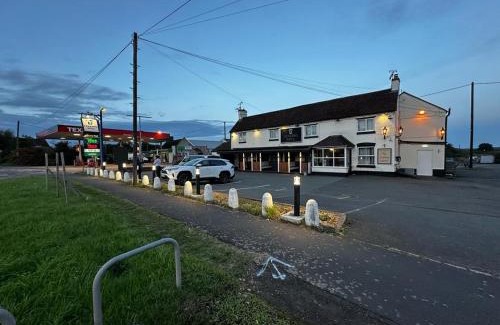 Stourport-on-Severn Hotel | Discover Leaking Well, Dunhampton: Family-Friendly Retreat