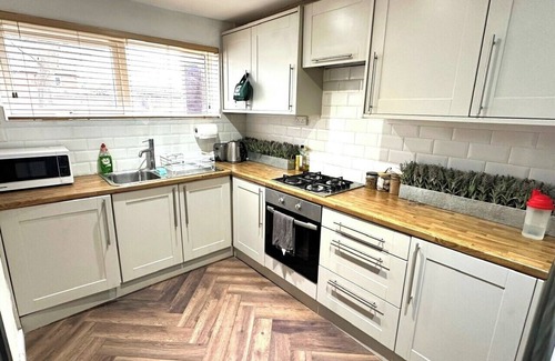 Leamington Spa House | Leamington Spa-3 Bed-Sleeps 6-Garden-Pets-Parking