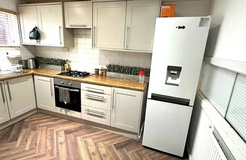 Leamington Spa House | Leamington Spa-3 Bed-Sleeps 6-Garden-Pets-Parking