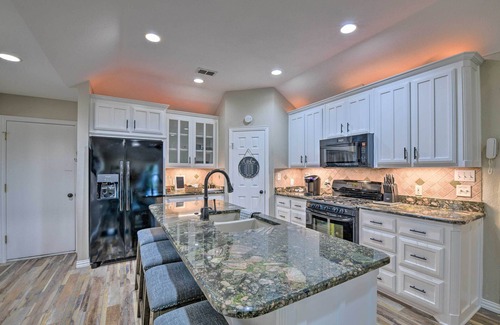 Granbury House | Discover Leaping Toad Ranch: 10/10 Stay by Lake Granbury!