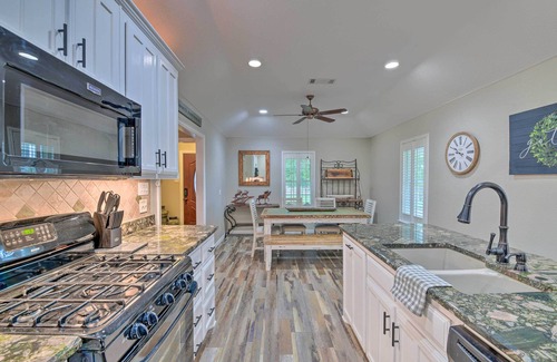 Granbury House | Discover Leaping Toad Ranch: 10/10 Stay by Lake Granbury!