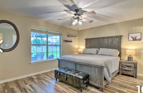Granbury House | Welcoming Stay at Leaping Toad Ranch with Family-Friendly Fun