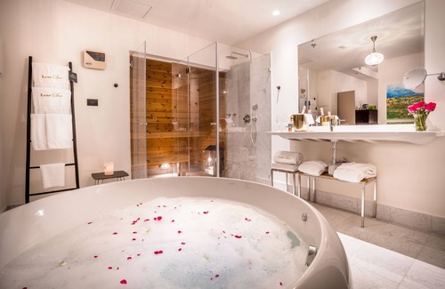 Gedera Hotel | Outstanding Lear Sense Hotel with Spa and Pool Amenities