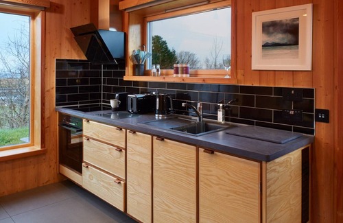 Breakish Cabin | Premier Learach Retreat with Unique Floating Bed Experience