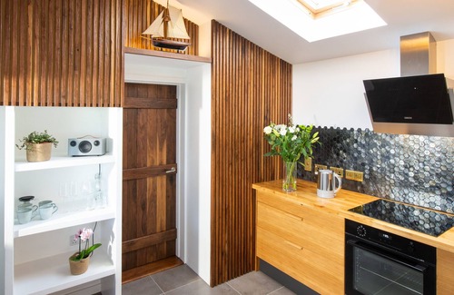 Breakish Cabin | Premier Learach Retreat with Unique Floating Bed Experience