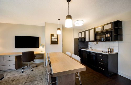 Exchange Place North Resort | Explore Ellis Island Museum from a Well-Appointed Suite