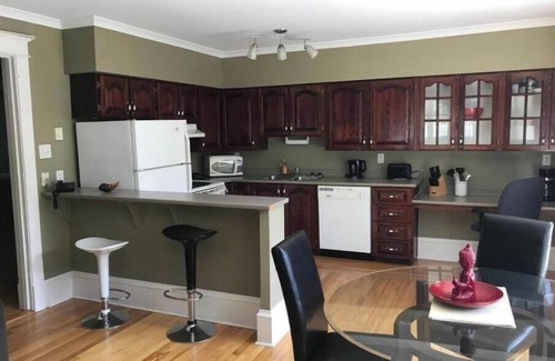 Waterford Valley Apartment | Leaside Executive Two-Bedroom Standard Apartment