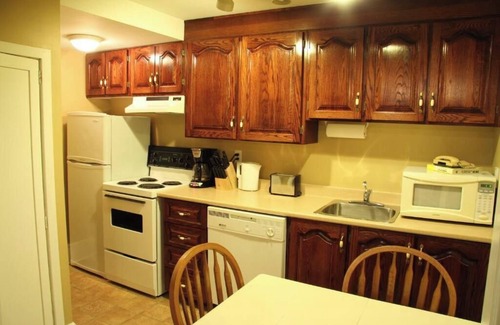 Waterford Valley Apartment | Leaside Executive Two-Bedroom Standard Apartment