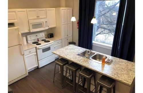 Waterford Valley Apartment | Leaside Executive Two-Bedroom Standard Apartment