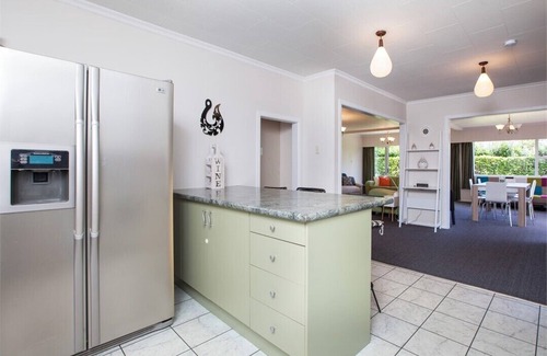 New Plymouth House | Discover Leatham Heights: Ocean View & Pet-Friendly Retreat