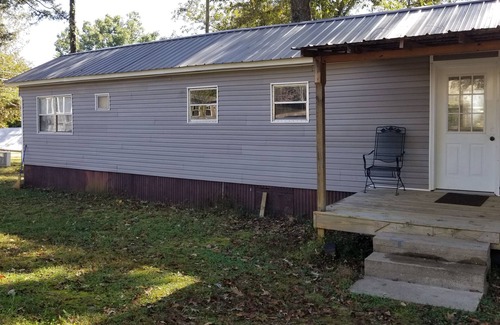 Stewart House | Unforgettable Stay at Leatherwood Bay with Lake Views