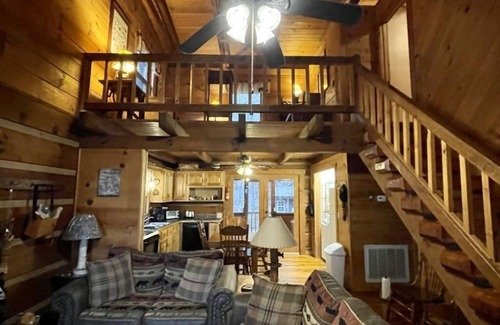 Tellico Plains Cabin | Relax in Nature: 2 Bedroom Home with Private Hot Tub