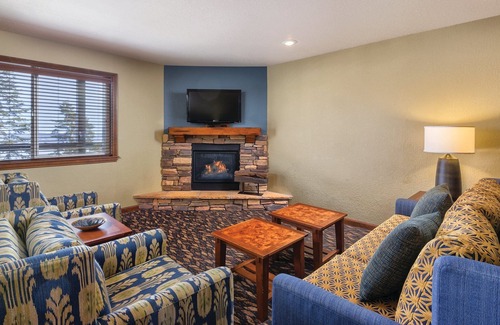 Tahoe Village Resort | Relax and Unwind by the Ocean at Our Serene Retreat