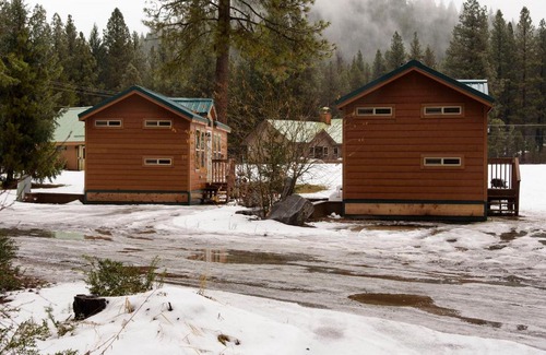Ardenvoir Resort | Top-Rated Leavenworth Camping Resort Cottage with Pool