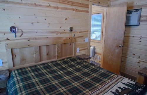 Ardenvoir Resort | Top-Rated Leavenworth Camping Resort Cottage with Pool