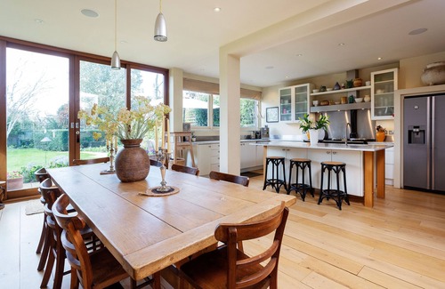 West Putney House | Relaxing Retreat at Leaves and Lullabies by Veeve