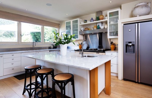 West Putney House | Relaxing Retreat at Leaves and Lullabies by Veeve