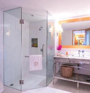 Bang Rak Hotel | Experience Unmatched Luxury at lebua at State Tower