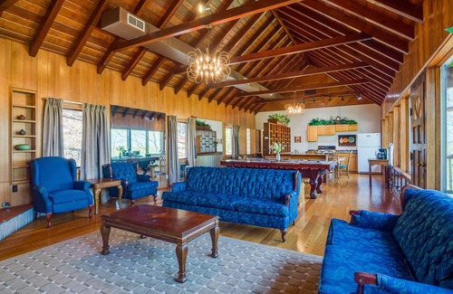 Burkesville House | Idyllic Ledge Lodge Getaway: Pool, Views & Pet Friendly!