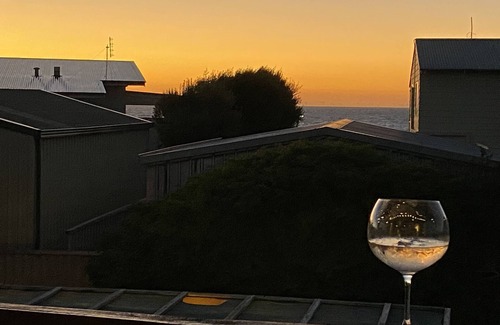 Ledge Point House | Beach House Getaway: 6-Minute Walk to the Ocean & Pool