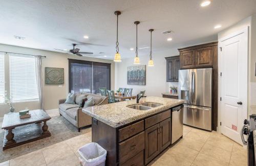 St. George Villa | Indulge in Ledges Oasis: Family-Friendly with Pool & Breakfast