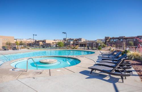 St. George Villa | Indulge in Ledges Oasis: Family-Friendly with Pool & Breakfast