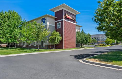 Buena Hotel | Discover Ledgestone Hotel: Family-Friendly & Accessible Stay