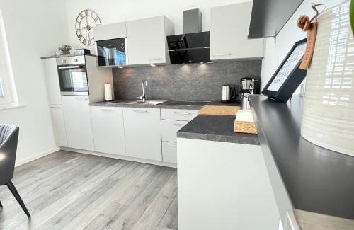 Wremen Apartment | Modern Apartment Near the Beach - Guest Rated 9.4/10