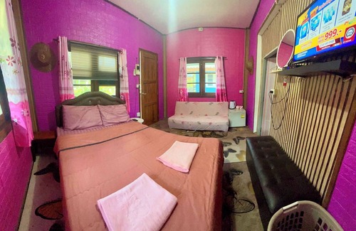 Ko Kood Hotel | Cozy Lee Red House: Family-Friendly with Kitchen & Restaurant