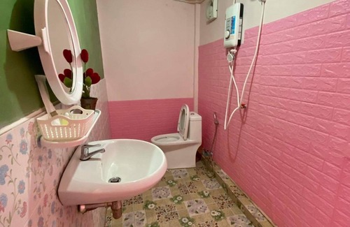 Ko Kood Hotel | Cozy Lee Red House: Family-Friendly with Kitchen & Restaurant