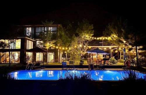 Soc Son Villa | Relax at LEE & Sau Sau Garden: Pool, Breakfast & Family Fun